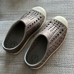 Girls sparkle native shoes